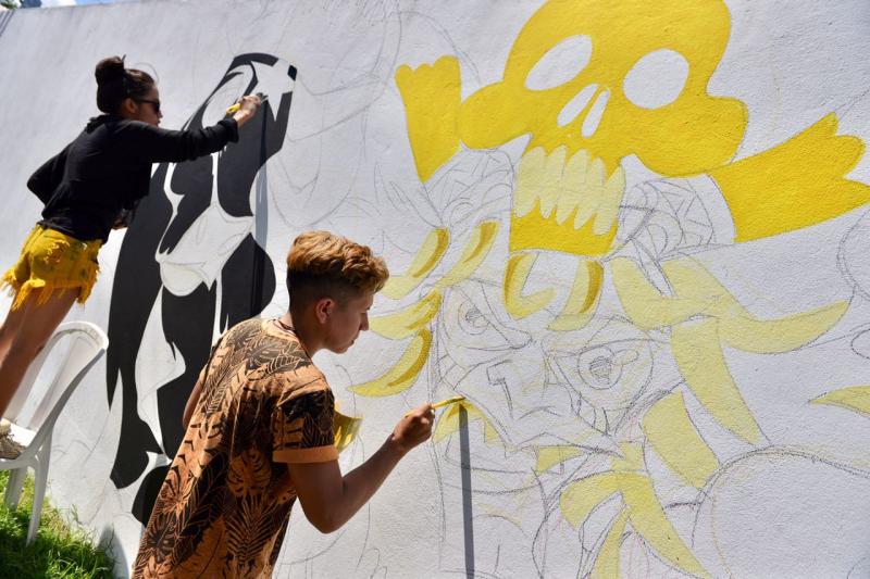 Artistas amazonenses criam arte e revitalizam muros em Parintins Artistas amazonenses criam arte e revitalizam muros em Parintins