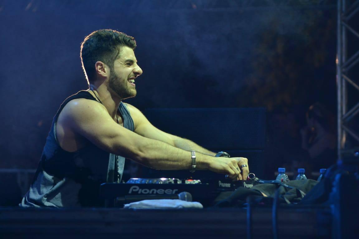 DJ Alok, Zé Neto e Cristiano reúnem 50 mil pessoas em Parintins, segundo Prefeitura