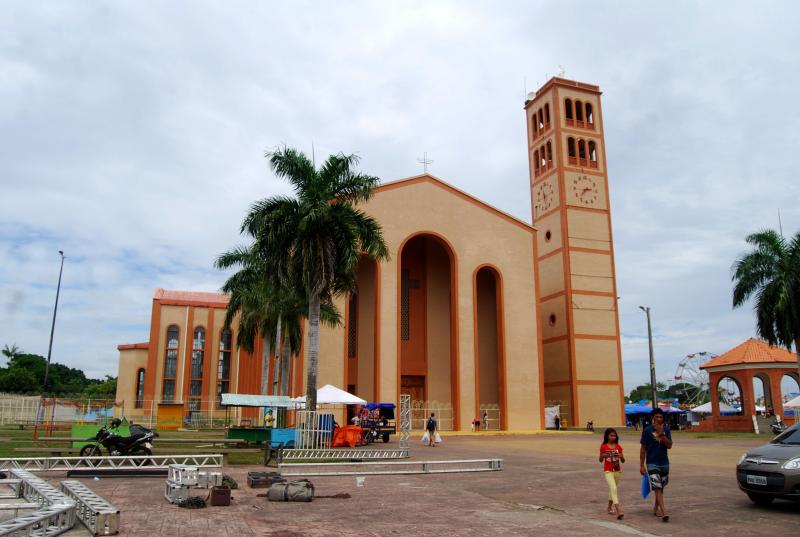 Comunidade católica se volta à fé e devoção em honra a Nossa Senhora do Carmo