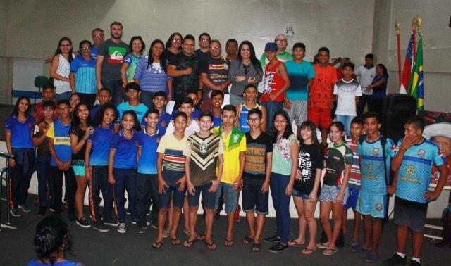 Delegação com 130 parintinenses viaja a Manaus, para disputar Jogos Escolares do Amazonas Delegação com 130 parintinenses viaja a Manaus, para disputar Jogos Escolares do Amazonas