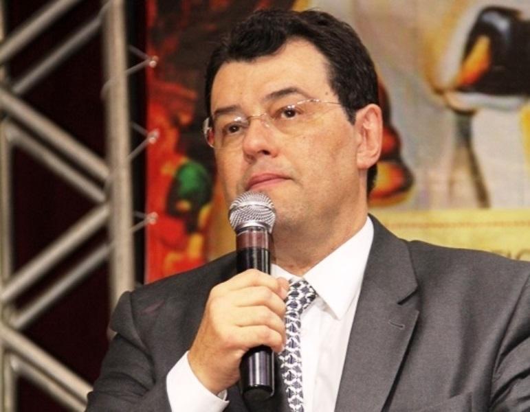 Eduardo Braga reafirma ser contra privatização da Amazonas Energia