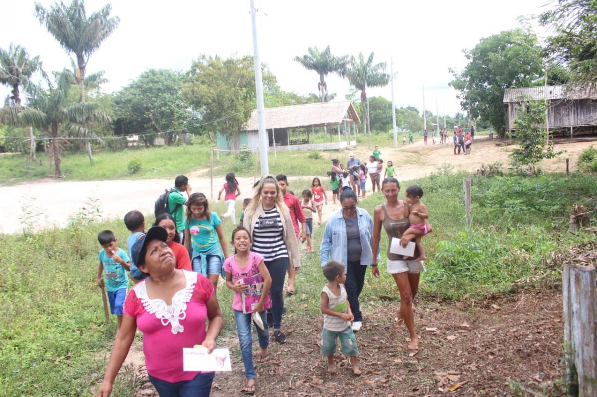 Nega Alencar visita comunidades do rio Uaicurapá para ouvir demandas dos moradores
