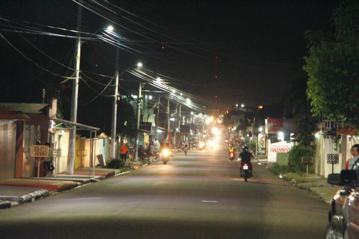 Sistema de iluminação em LED começa a ser instalado em Parintins