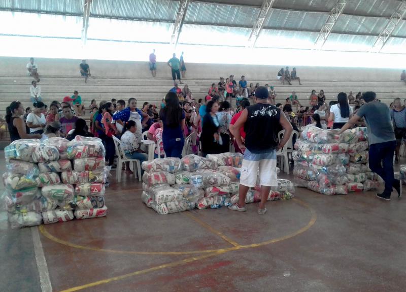 Justiça Eleitoral coordena entrega de cestas básica da Prefeitura de Parintins Justiça Eleitoral coordena entrega de cestas básica da Prefeitura de Parintins