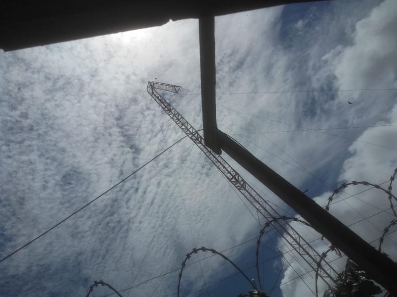 Torre da empresa Mult Play desaba no Djard Vieira e assusta moradores Torre da empresa Mult Play desaba no Djard Vieira e assusta moradores