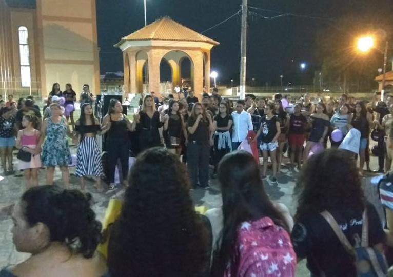 Em Parintins, manifestação cobra fim de impunidade aos crimes contra a mulher Em Parintins, manifestação cobra fim de impunidade aos crimes contra a mulher