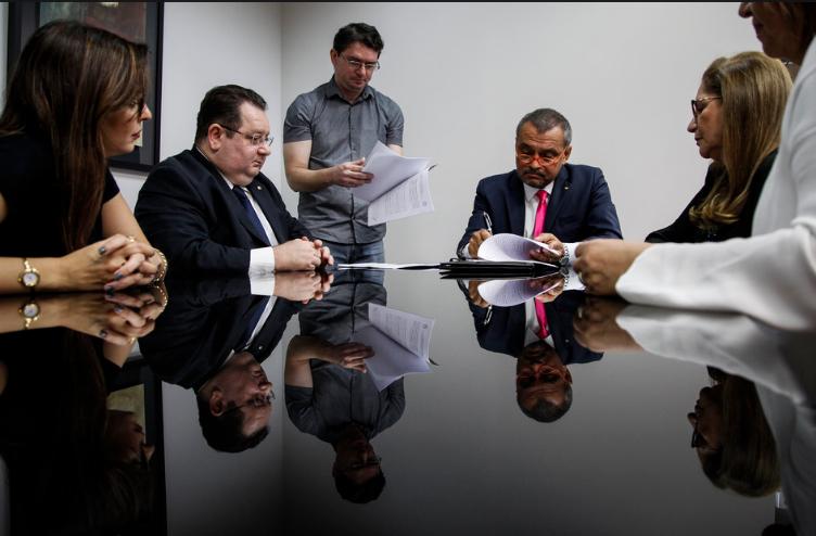 ESMAM, DPE e PGE firmam convênio para cursos de atualização