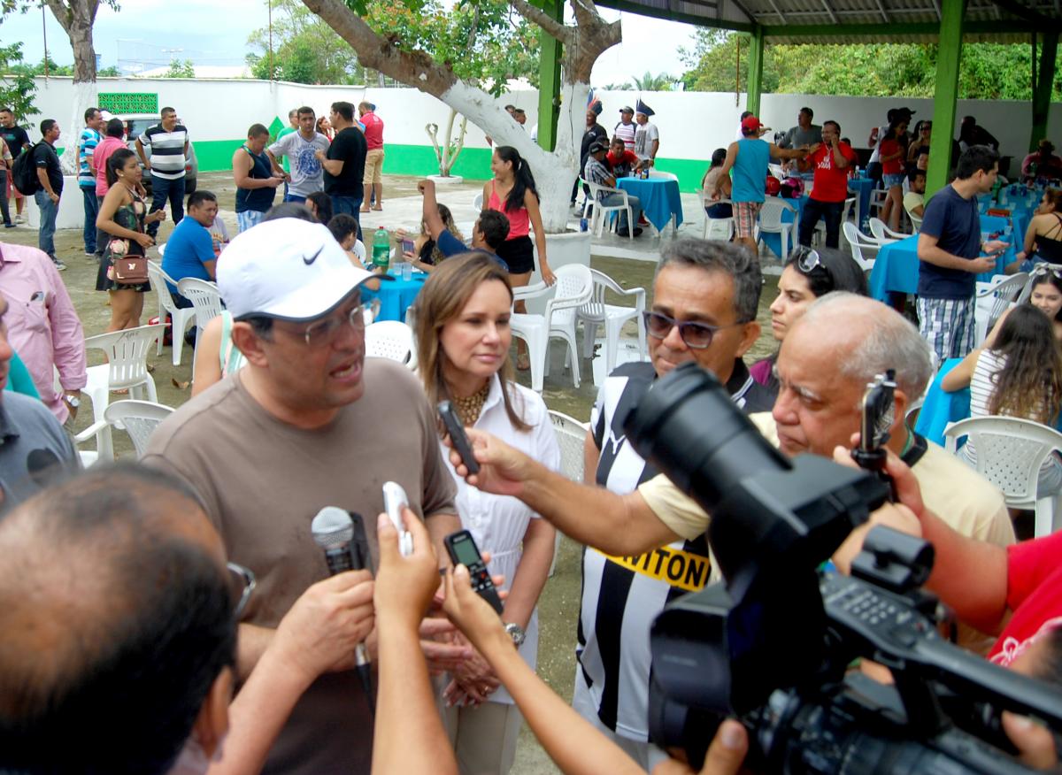 Eduardo Braga realiza caminhada e comício em Parintins