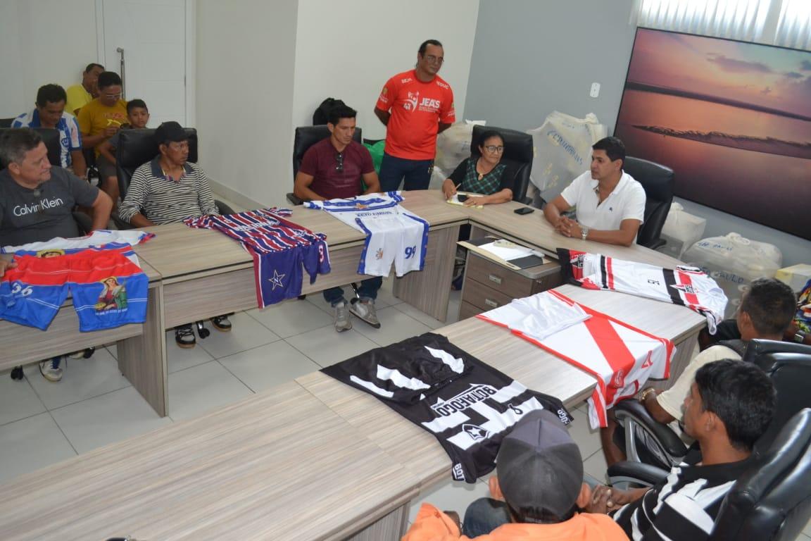 Clubes recebem equipamentos como incentivo ao Parintinzão