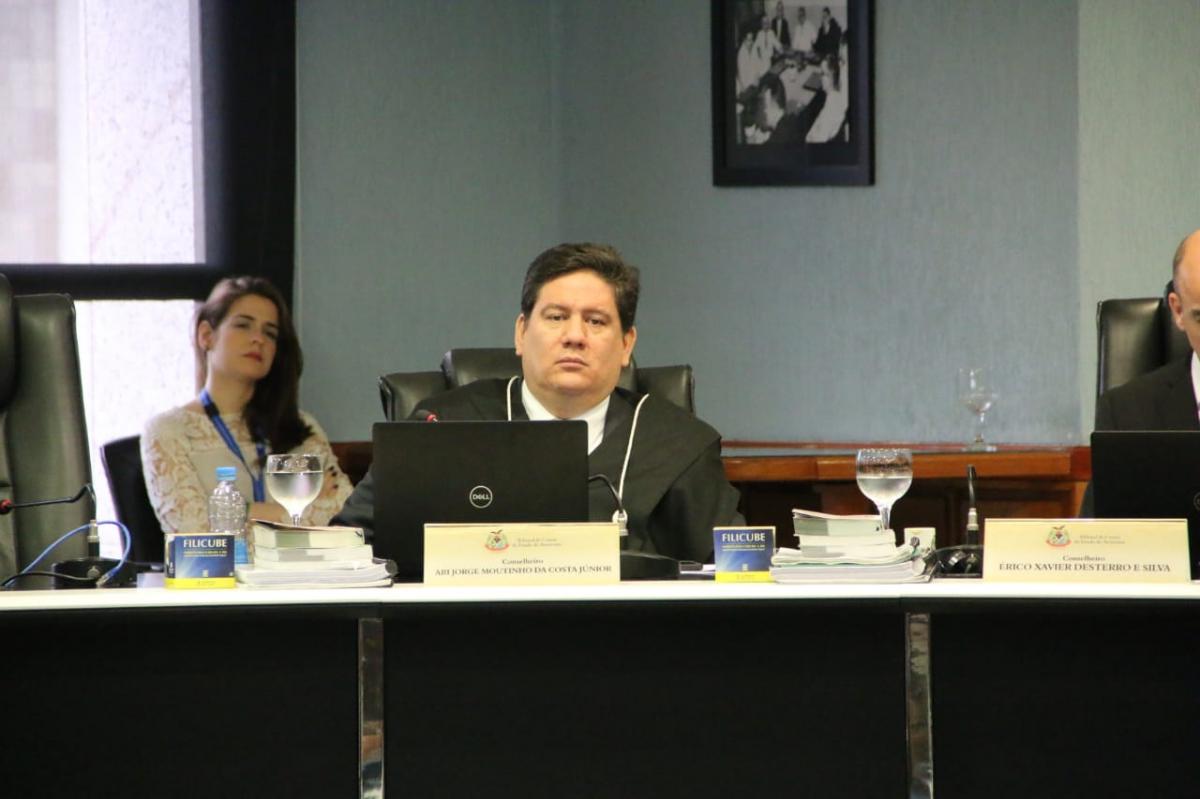 Conselheiro suspende licitação com mais de R$ 19 milhões da Susam