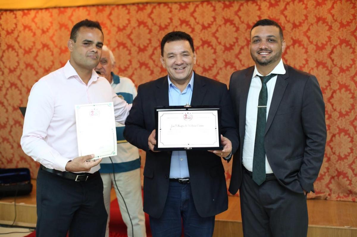 Tony Medeiros recebe homenagem dos fazendários