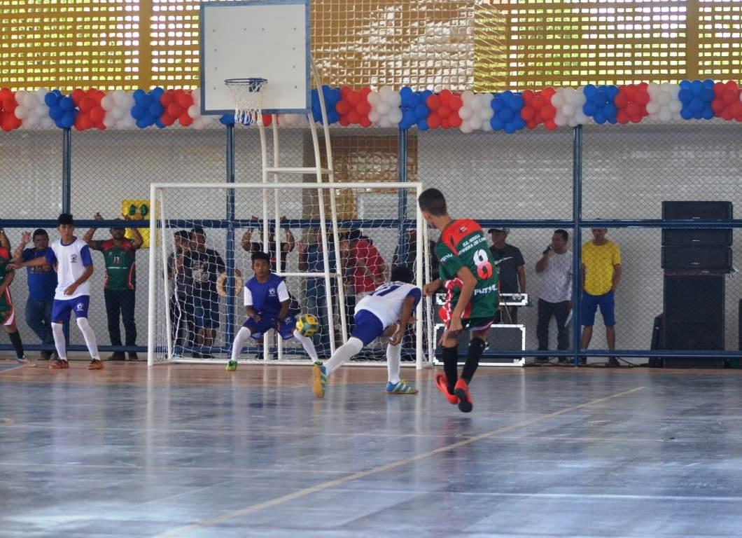 Região do Tracajá ganha novo ginásio em dia de festa