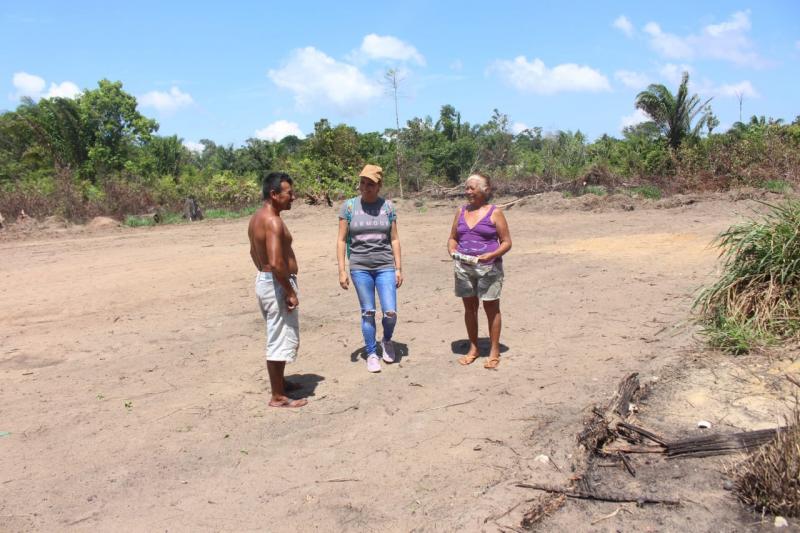 Nêga Alencar atende comunitários e viabiliza abertura do campo de futebol na Sagrada Família em Vila Amazônia