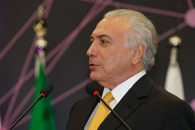Presidente Michel Temer conversa com prefeito sobre mudanças no Mais Médicos