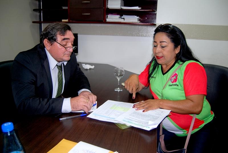 Sindicato dos Professores de Parintins apresenta proposta para assegurar consurso público em 2019