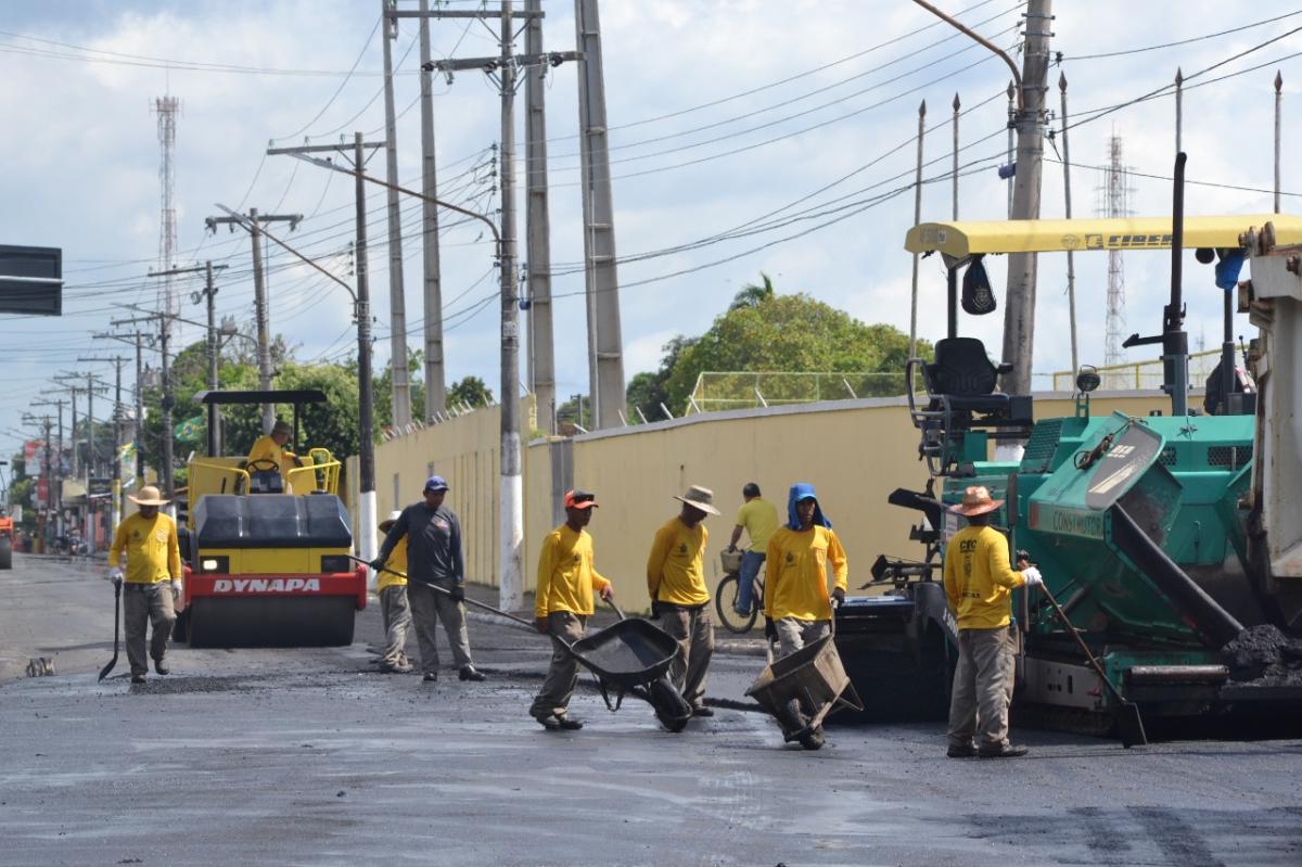 Recapeamento asfáltico em Parintins paralisado por causa da chuva