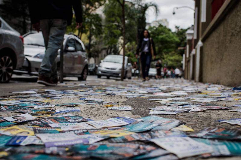 MP Eleitoral processa 92 candidatos do AM por derrame de santinhos nas eleições 2018