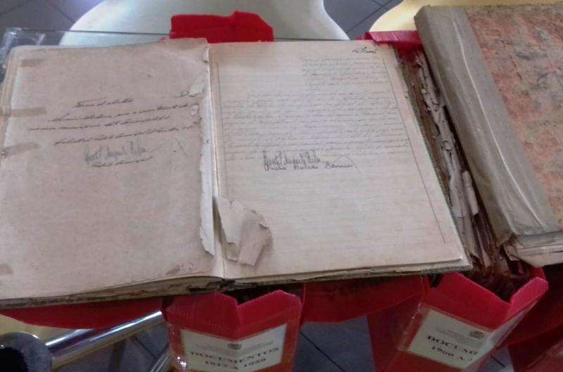 Arquivos do período da intendência em Parintins são achados na Prefeitura