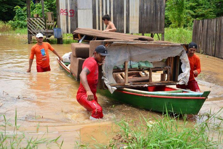 Seca atingiu 38 milhões de brasileiros em 2017 e cheias, 2 milhões