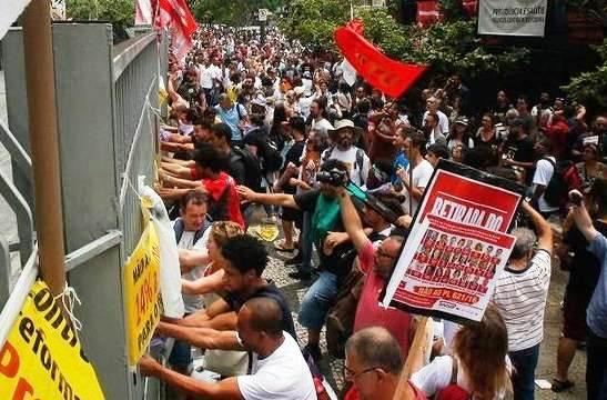 Em meio a protesto, Câmara de SP aprova reforma da Previdência