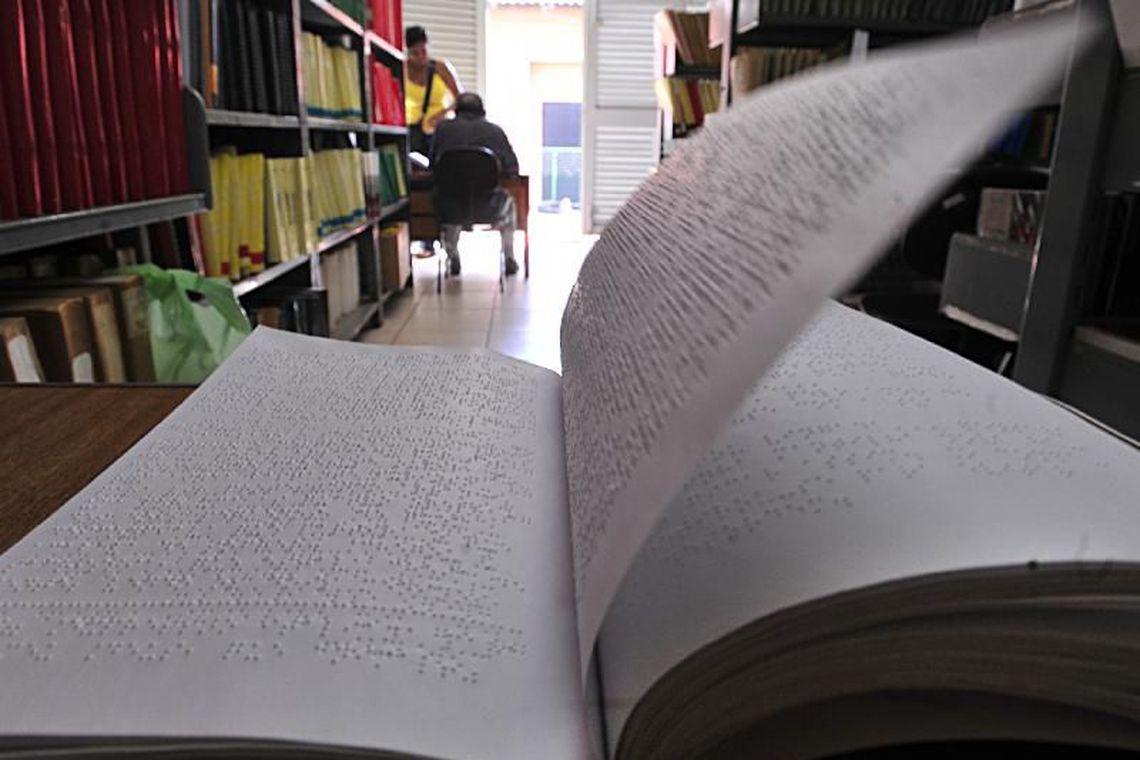 Especialista afirma que há avanços no sistema braile no país