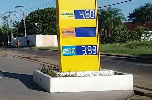 Preço da gasolina cai para R$ 4,60 em Parintins, mas ainda não agrada consumidores