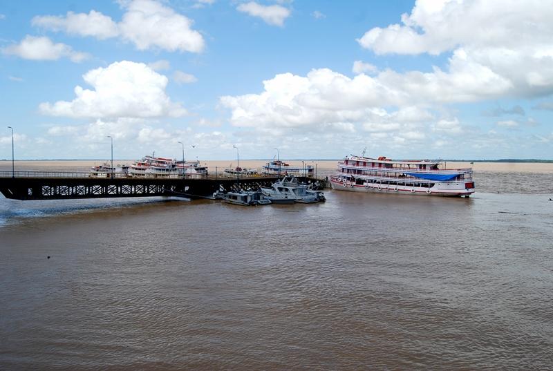 Pescador desaparece no rio Amazonas, próximo ao porto de Parintins após canoa naufragar