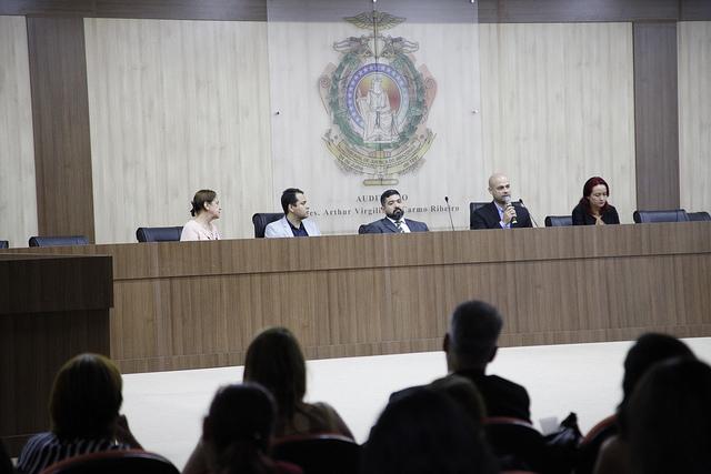 Assédio moral no trabalho tem maior número de casos no serviço público, diz pesquisadora