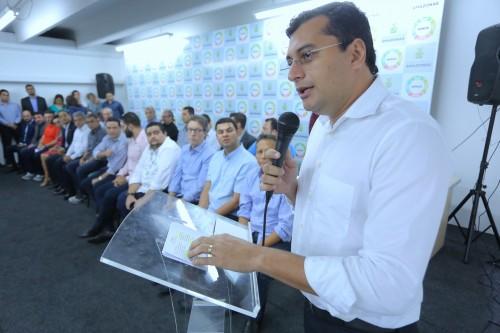 Wilson Lima reafirma atenção especial ao setor primário durante entrega de implementos agrícolas