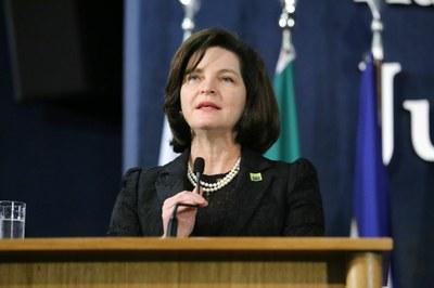 Procuradora Geral quer dinheiro da Lavo Jato aplicado na educação básica   