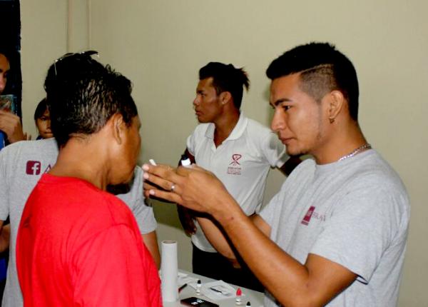 AGLBT reforça prevenção da AIDS com teste oral gratuito 