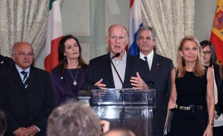 Amazonas participa de assinatura de pacto pela redução de temperaturas, em Paris