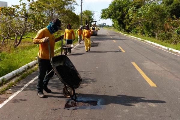 Bairro Paulo Corrêa recebe mutirão de capina e limpeza da Semosp