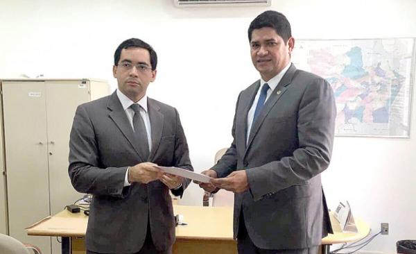 Bi Garcia protocola no MPF pedido de obtenção da personalidade jurídica do Centro de Biotecnologia da Amazônia