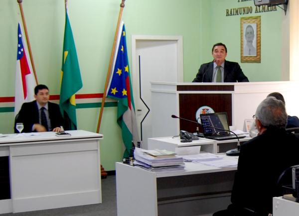 Câmara de Parintins gasta 1.400 litros de gasolina em média por semana para viagens ao interior