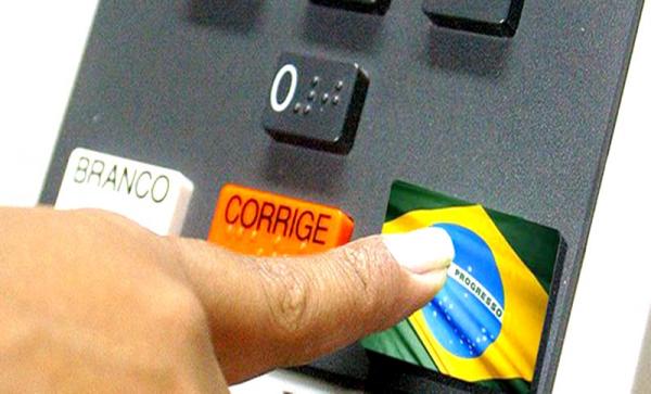 Candidato que venceu eleição indeferido pode não assumir, alerta TSE