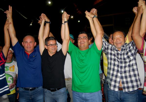 Carbrás tenta convencer Omar Aziz liberar partidos para seu arco de aliança