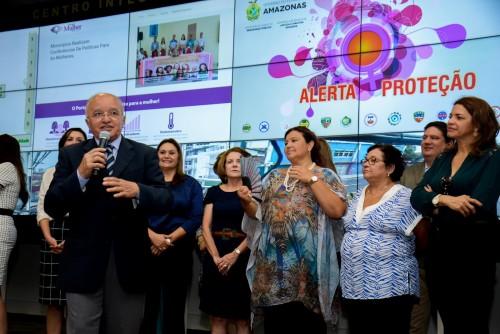 Combate à violência contra a mulher ganha reforço com tecnologia e novo canal de informação, lançados por José Melo