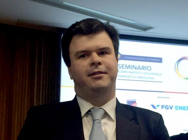 Conta de luz poderá ficar ainda mais cara, admite ministro Conta de luz poderá ficar ainda mais cara, admite ministro