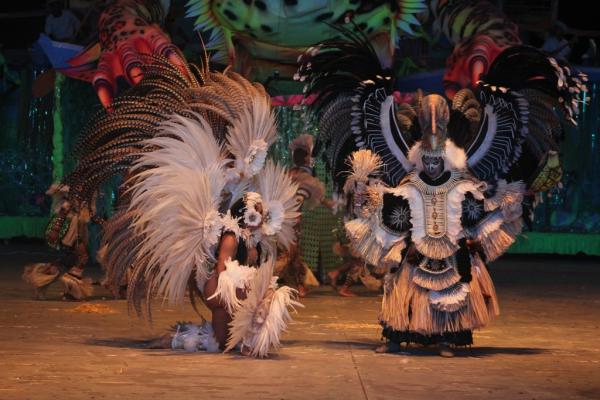 Coreografias Tribais e Ritual Indígena foram os pontos altos da apresentação azul