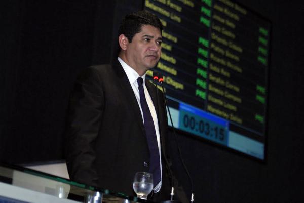 Deputado Bi Garcia cobra na Aleam mais segurança para o município de Parintins 