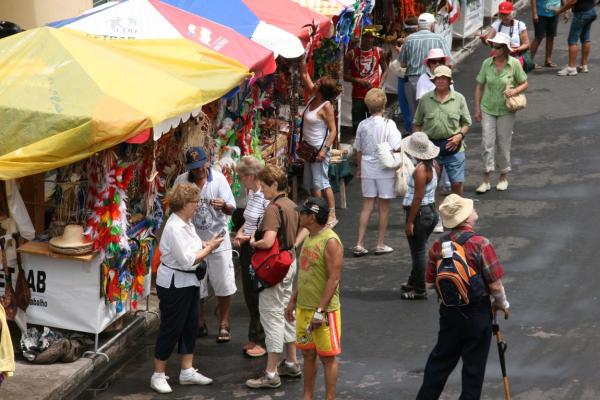 Doze navios transatlânticos integram a temporada de cruzeiros a Parintins 