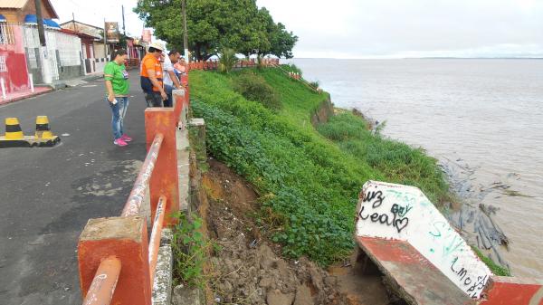  Escadaria e parte do muro de arrimo do Comunas cedem com chuvas