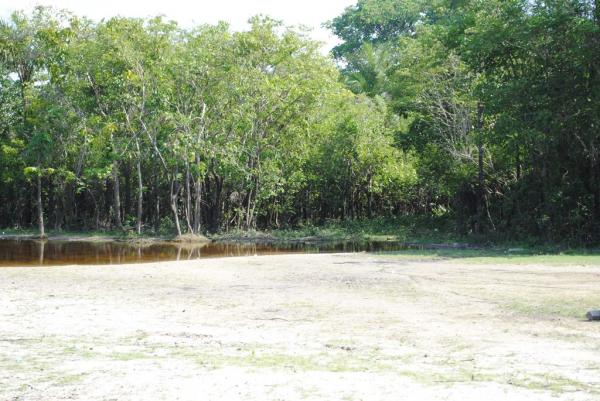 Esgoto do Residencial Vila Cristina é despejado sem tratamento no lago Macurani
