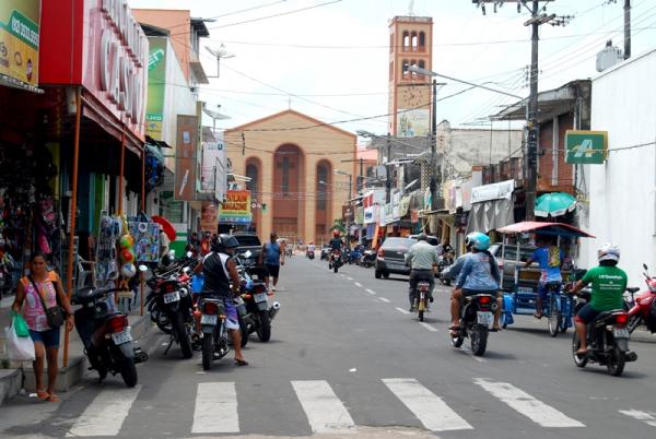 Estelionatários atacam comércio parintinense