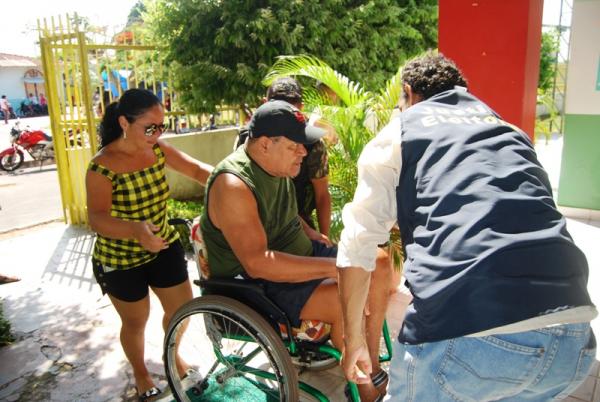 Falta de acessibilidade nos locais de votação dificulta a vida de deficientes físicos em Parintins