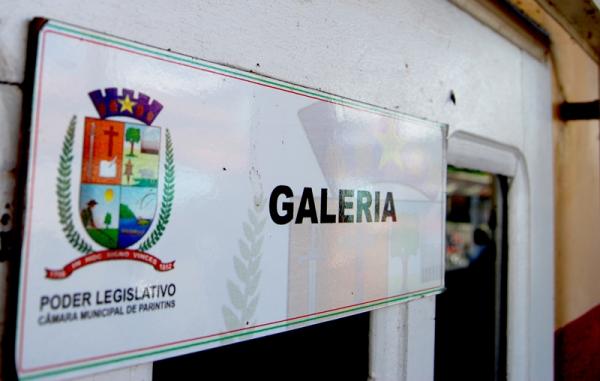 Filmadora encontrada no banheiro da Câmara Municipal seria usada para gravar funcionárias e vereadores 