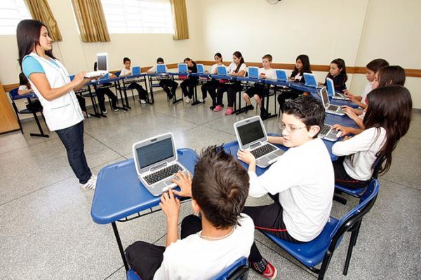 Fundações e Institutos se unem por internet nas escolas públicas Fundações e Institutos se unem por internet nas escolas públicas