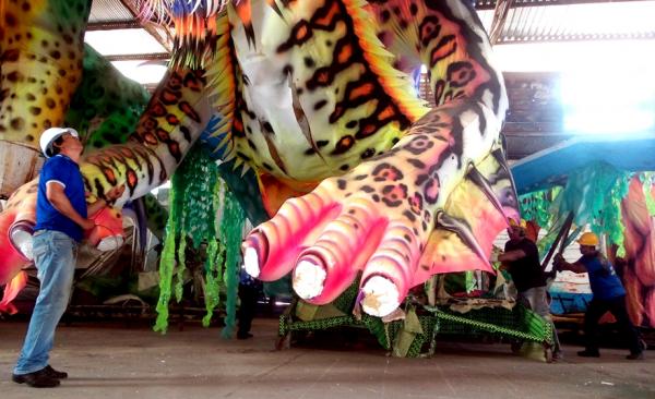 Galpão de alegorias do Caprichoso preparado para receber visitação turística