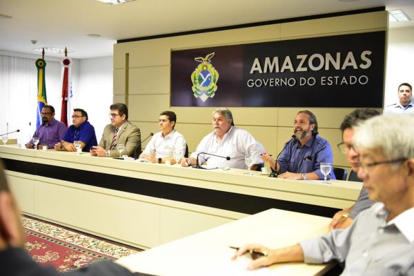 Gestão de David Almeida mantém contas equilibradas e arrecadação em ascensão